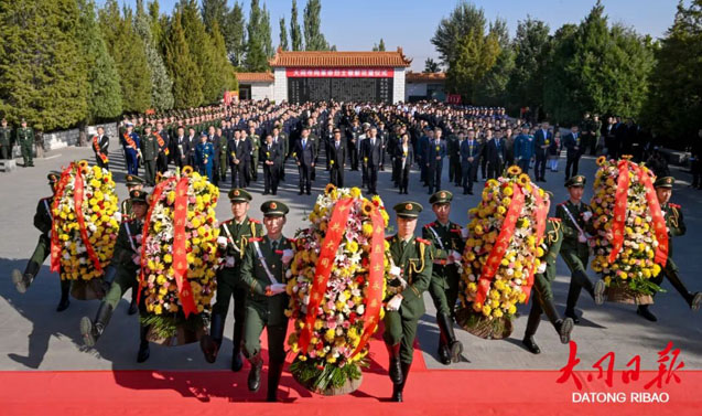 我市隆重舉行向人民英雄敬獻(xiàn)花籃儀式 張強(qiáng)劉俊義艾凌宇武健鵬等市黨政軍領(lǐng)導(dǎo)參加